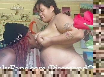 tetas-grandes, amateur, negra-ebony, lesbiana, casero, latino, pareja, regordeta, novia, tetas