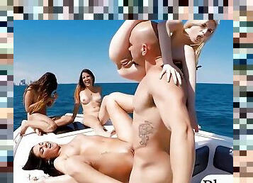 Bunch Of Teen Besties Amazing Groupsex On Speed Boat