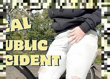 cul, gros-nichons, pisser, public, amateur, belle-femme-ronde, culotte, motard, fétiche, solo