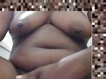 Chocolate ebony MILF pussy got so creamy