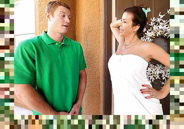 The Hottest MILF On The Block Video With Alexis Fawx, Oliver Flynn - RealityKings