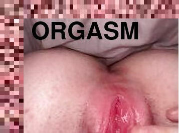 Teen rubs her clit until asshole pulsating orgasm