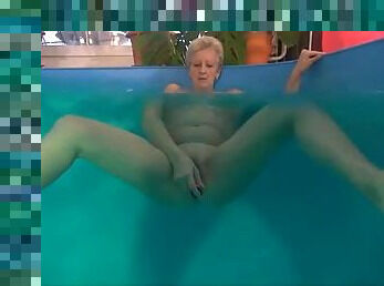 Mormor, Pool, Dildo