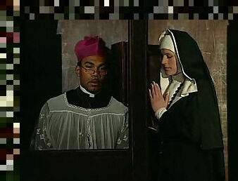 Melns (Ebony), Aukle (Nun)