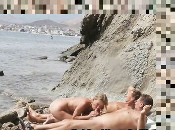 Nudisti, All'aperto, Magre, Pompini, Mammine mature, Hardcore, Videocamera, Spiaggia, Voyeur, Trio